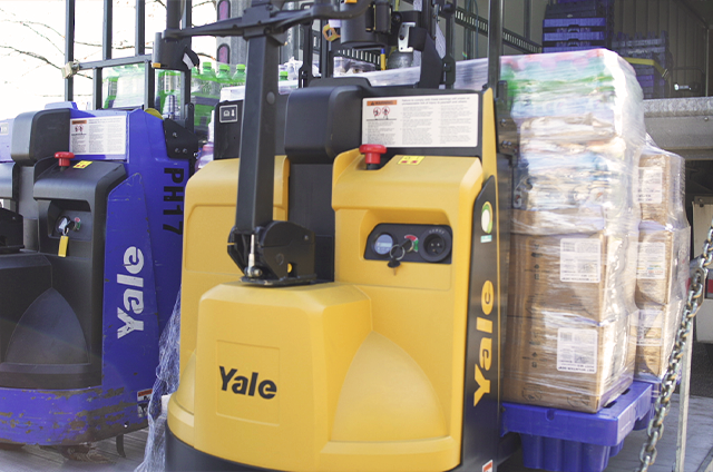 Close-up of a Yale MPB045VH DSD electric walkie with a full load