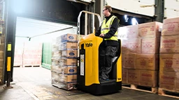 Carrelli elevatori con soluzioni ottimizzate per i settori industriali