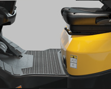 Contoured hood on the customizable Series N lift truck