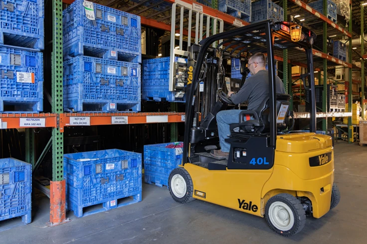4 wheel integrated lithium ion forklift | Yale  ERP040VFL
