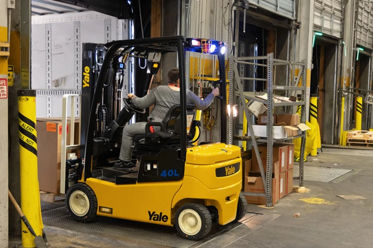 Fully integrated lithium-ion forklift for indoor applications | Yale ERP040VFL