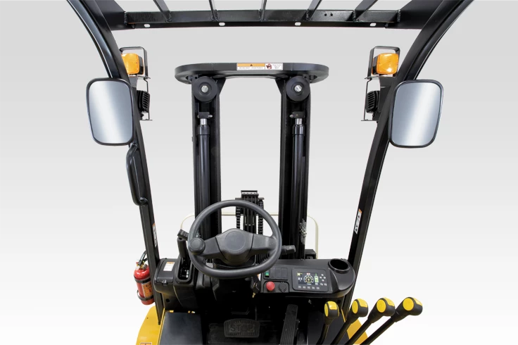 4 Wheel electric counterbalance forklift | Yale ERP30-70UX