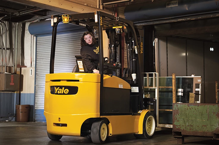 ERC080-120VH A 4 wheel electric lift truck by Yale for heavy lifting