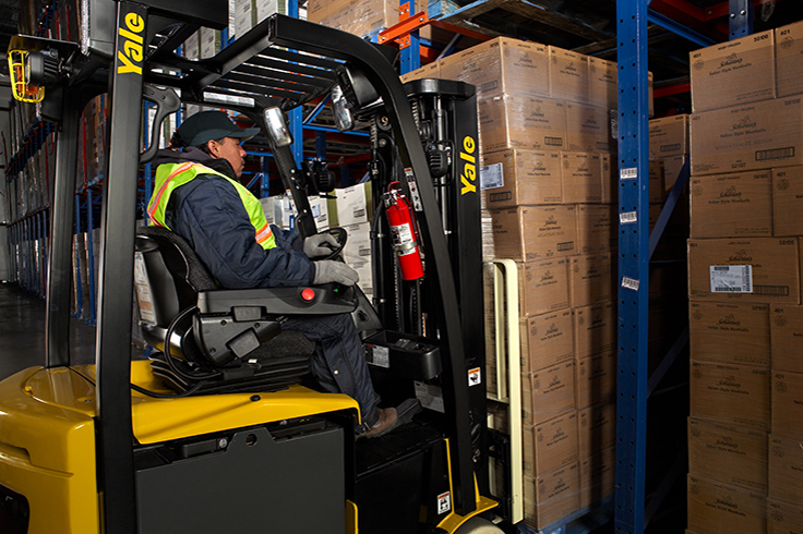 4 Wheel Indoor electric forklift | Yale  ERC030-040VA