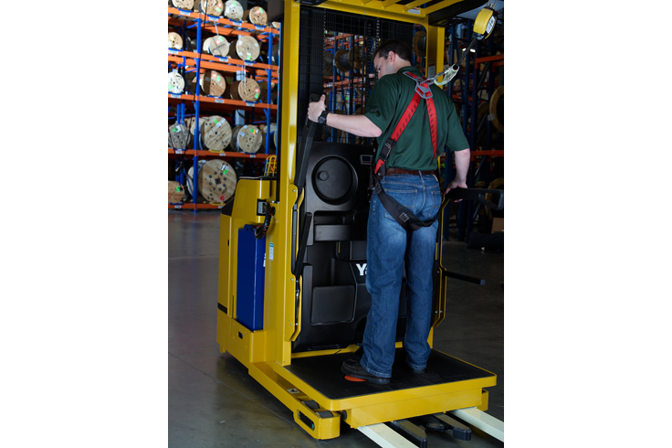 Ergonomic order picker minimize operator fatigue. Yale warehouse order picker