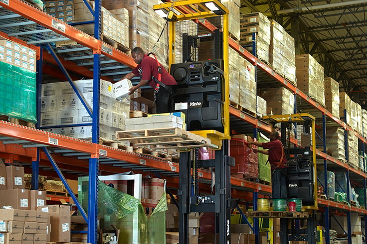 Yale: order picker forklift for vertical warehousing layout