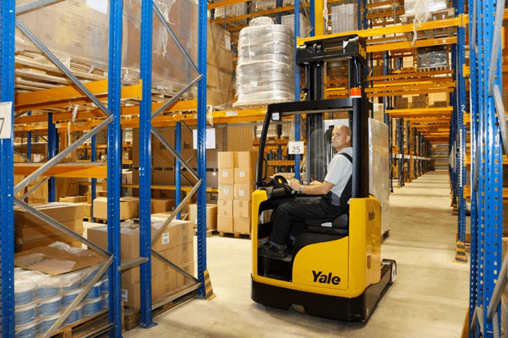 moving mast reach truck by Yale