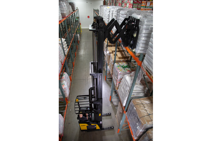 Yale Narrow aisle lift truck ideal for high-density warehouse | Pantograph reach truck