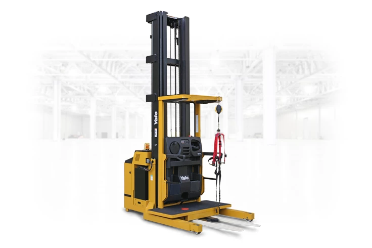 Electric order picker reliable technology to optimize warehouse orders flow