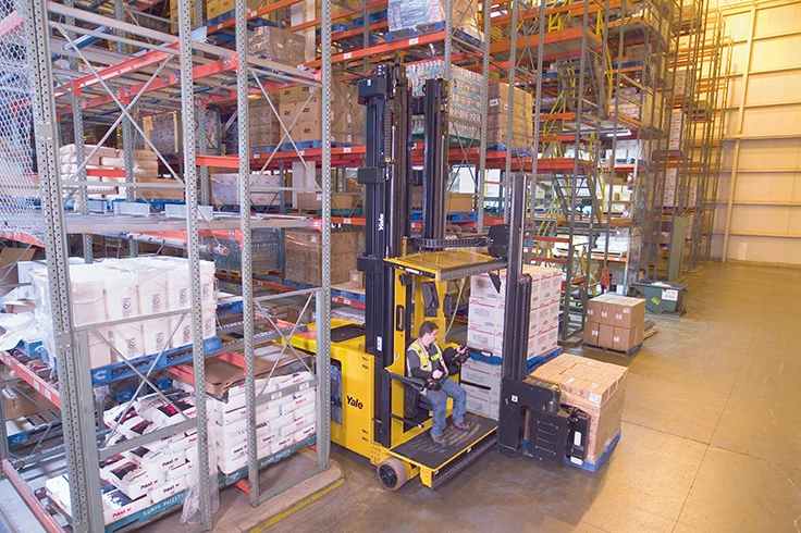 (VNA) Very narrow aisle lift truck series maximizes productivity in high, narrow aisle configurations.